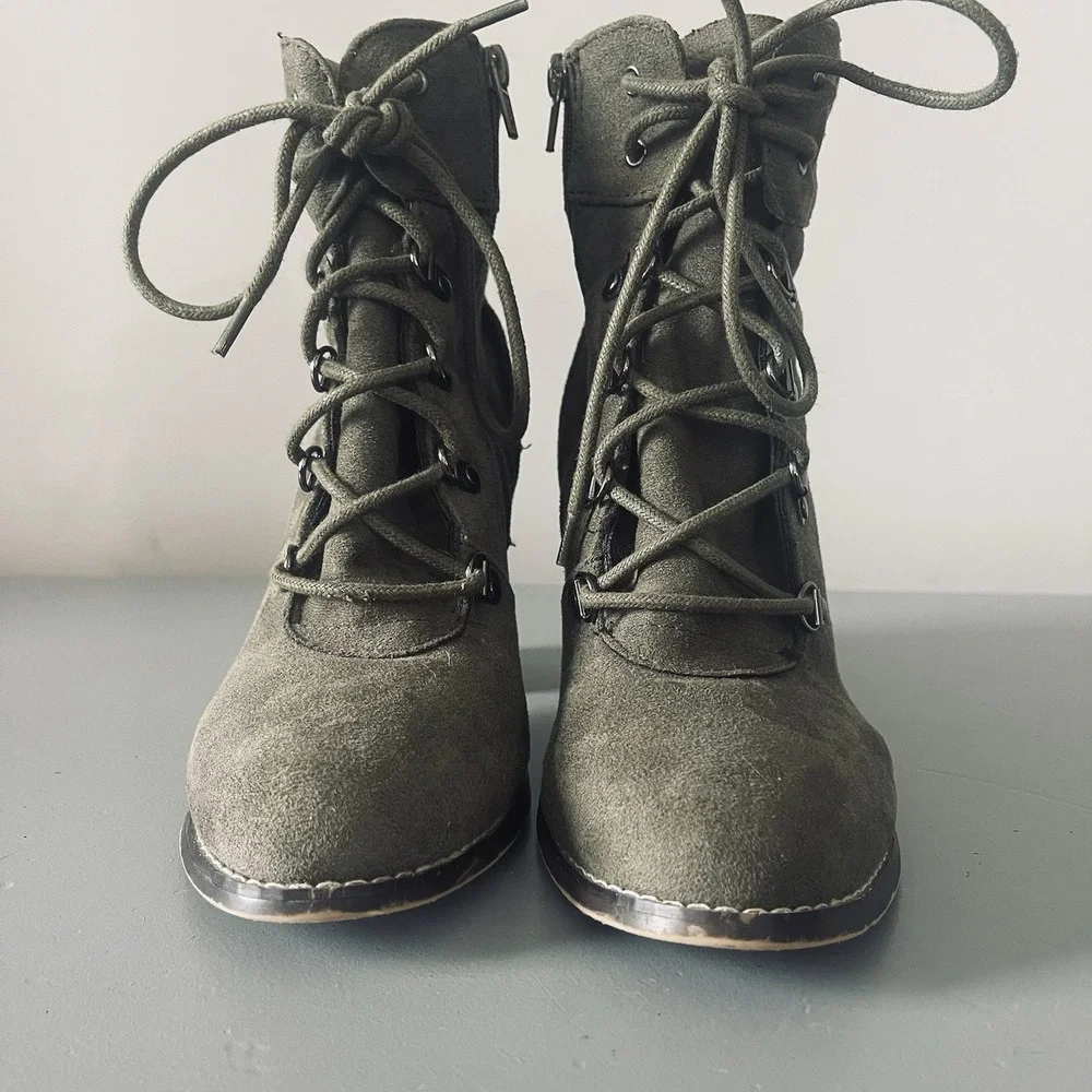 Candies Ankle Booties Women's Size 8.5 M Couture Olive‎ Green Suede Heeled